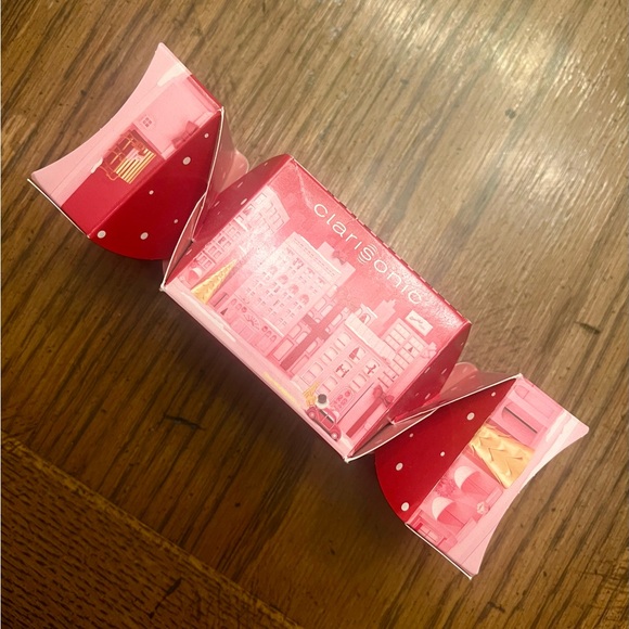 Clarisonic Holiday Gift Set: 2-pack: Radiance Brush Head & Foundation Brush Head - Picture 8 of 8